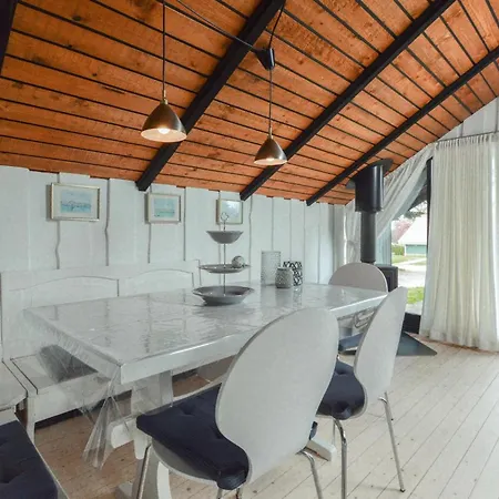 3 Bedroom Lovely In Ferienhaus *